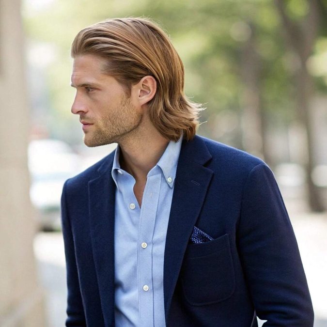 A man with short straight haircut in an Ivy League haircut