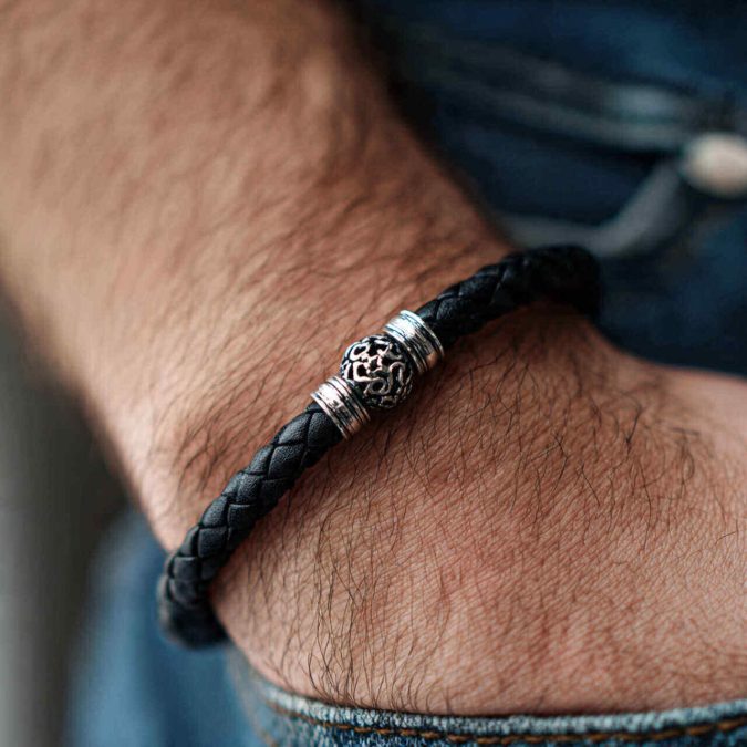 the-minimalist-bracelet-theme-for-men